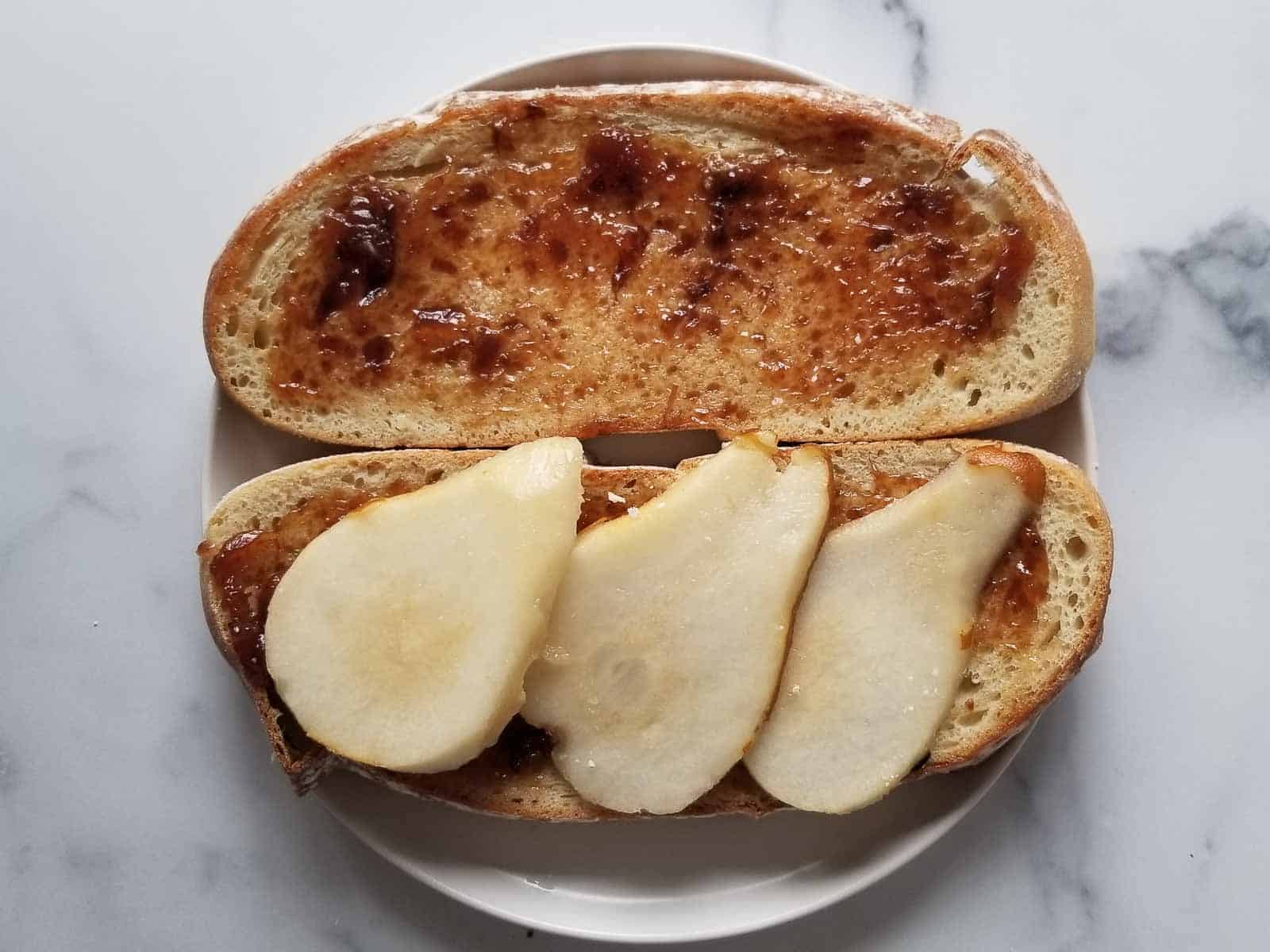 Cut pears on two slices of bread with fig jam.